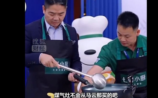 刘强东直播炒菜，打的是贾国龙的脸