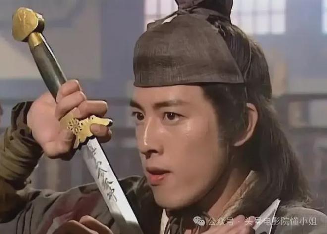 54岁万绮雯，低调复出！甄子丹曾下跪求爱亲吻，背上抛妻弃子骂名