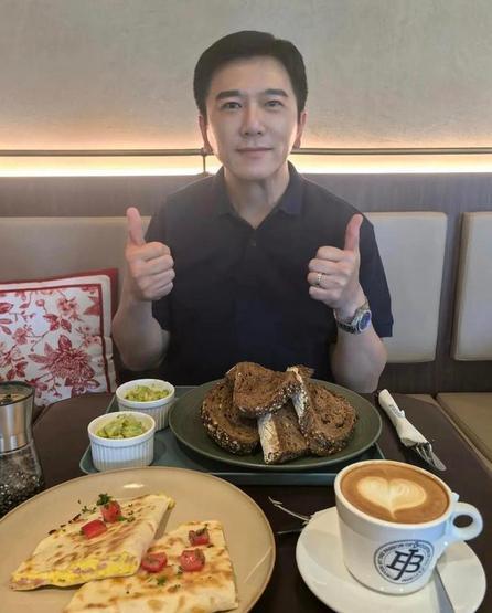 王晶爆料温兆伦讨回恋爱花费，温兆伦回怼先礼后兵，格局高下立见
