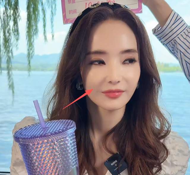 韩彩英中国带货态度敷衍，面部僵硬眼睛快睁不开，满屏吐槽和抵制