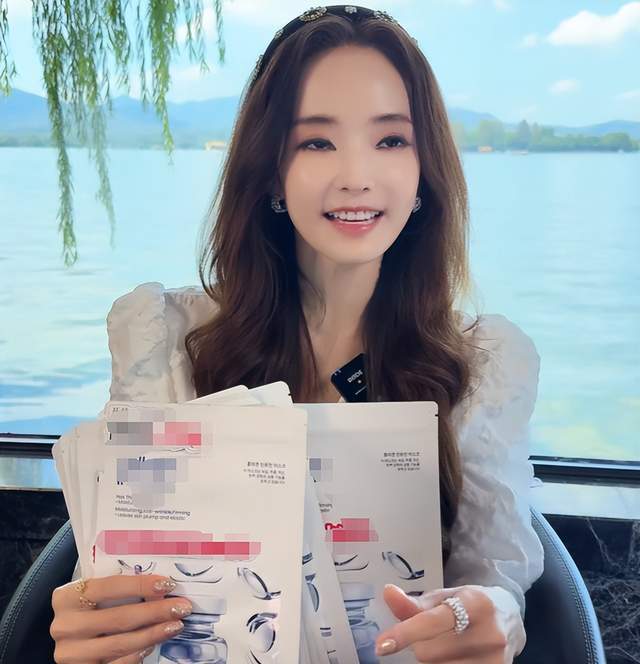 韩彩英中国带货态度敷衍，面部僵硬眼睛快睁不开，满屏吐槽和抵制