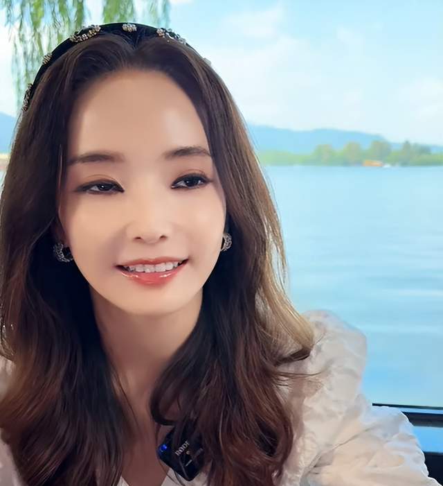 韩彩英中国带货态度敷衍，面部僵硬眼睛快睁不开，满屏吐槽和抵制