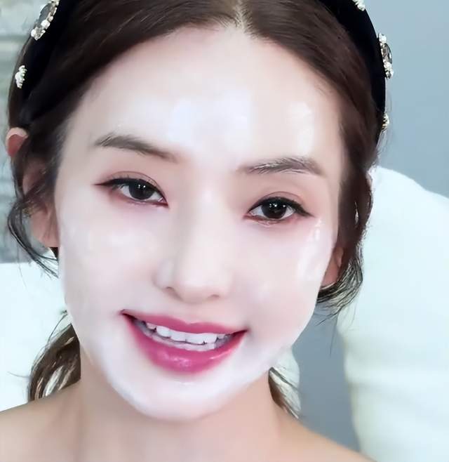 韩彩英中国带货态度敷衍，面部僵硬眼睛快睁不开，满屏吐槽和抵制