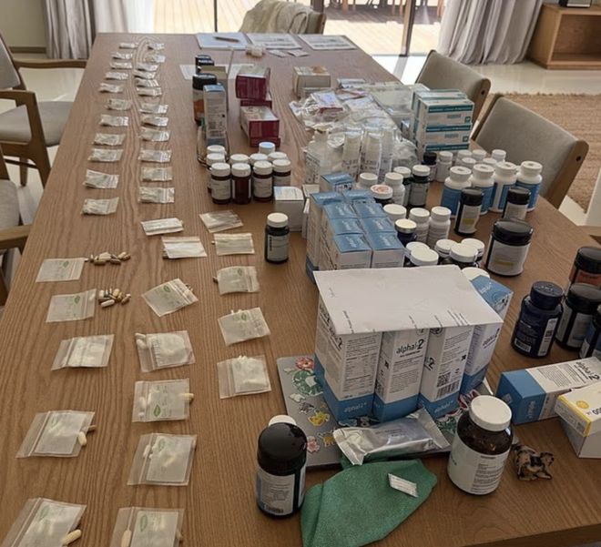 超模贝拉消失T台，进医院了？？满床管子满床药，这么严重？