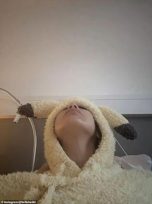 超模贝拉消失T台，进医院了？？满床管子满床药，这么严重？