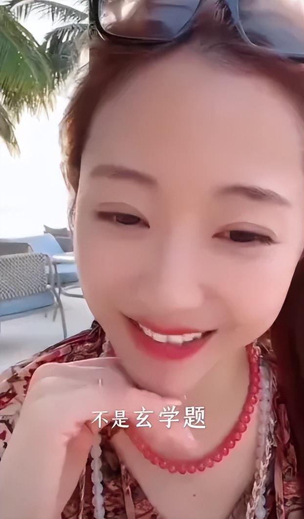 万千惠全网捂嘴惹争议！直播带货搞玄学，卖水晶话术像传销洗脑