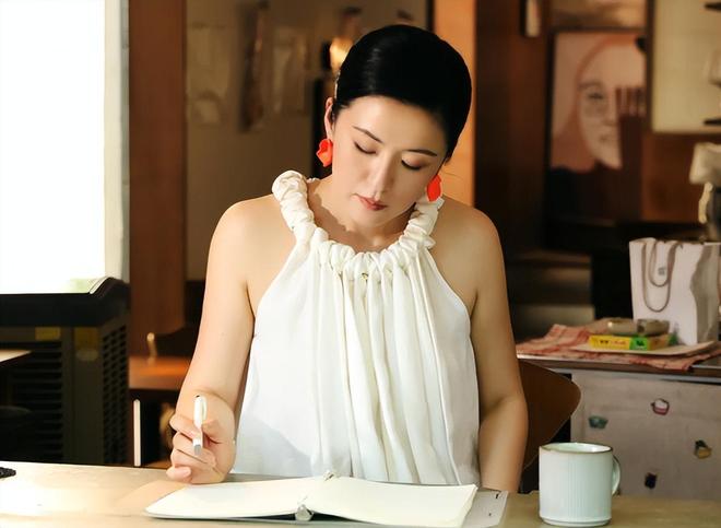 《繁花》编剧秦雯新录音曝光：嘲讽陈道明，吐槽游本昌，信息量大