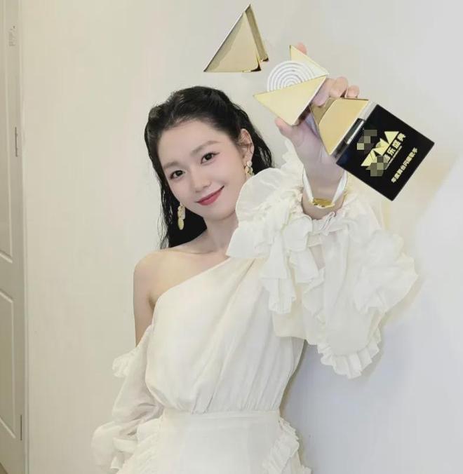 金鸡奖提名爆冷！85花无人入围输给新人，杨幂、赵丽颖转型艰难
