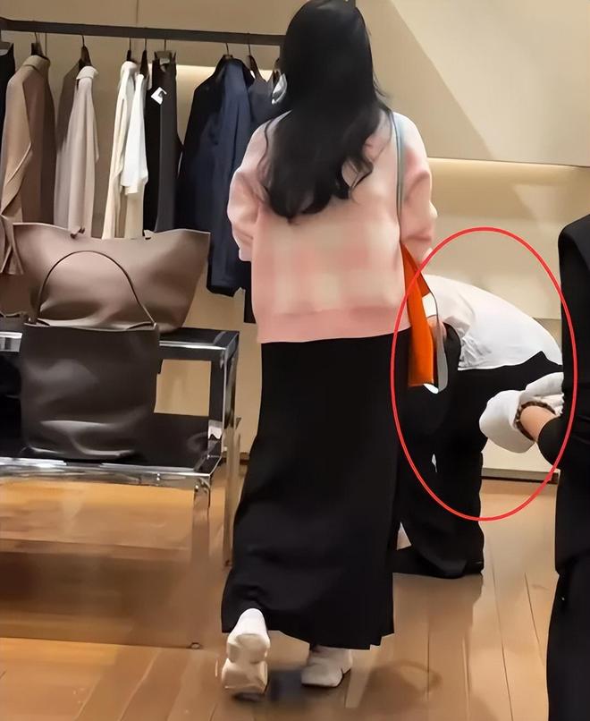 范冰冰日本购物被偶遇，神秘男子陪同献殷勤，被曝已在当地买房