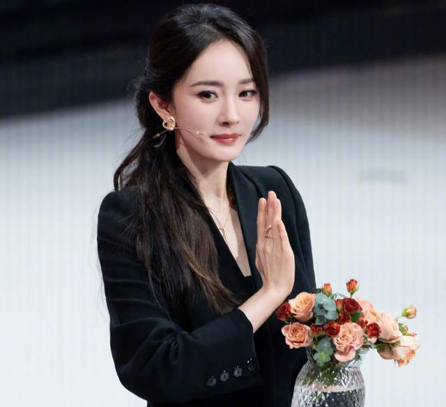金鸡奖竞争太激烈！杨幂被曝落选女配，大粉暗示受《酱园弄》连累