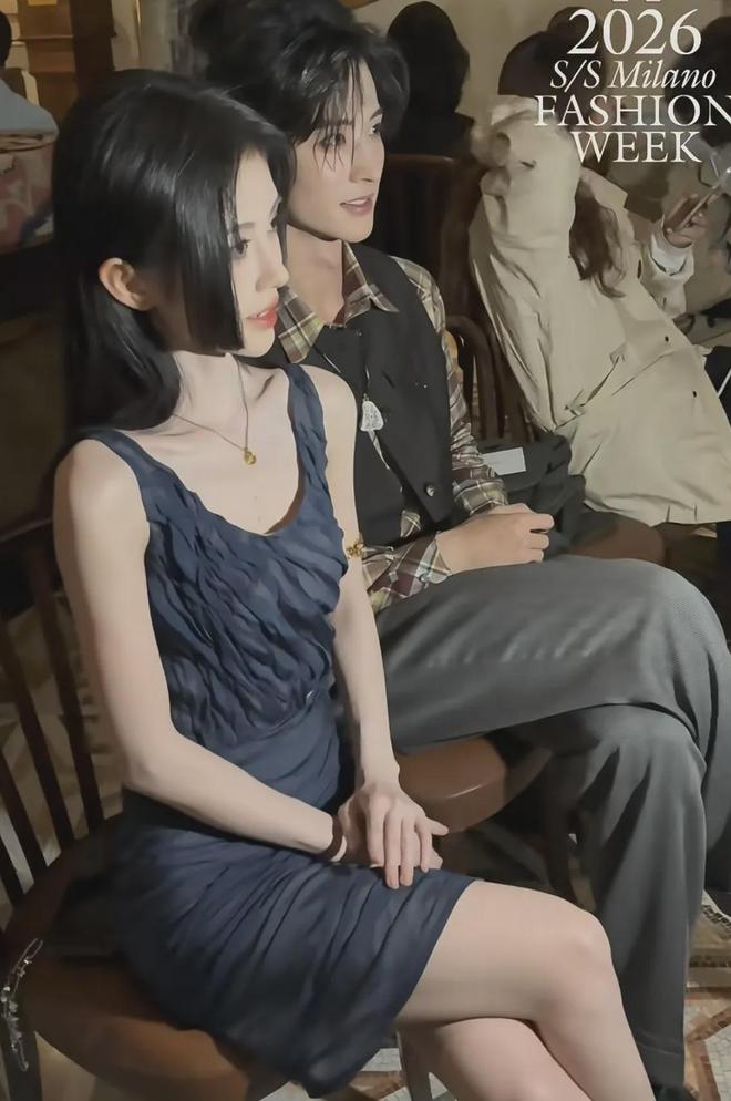 鞠婧祎生图被质疑造假，修成一米七地砖变形，现场图曝光更尴尬