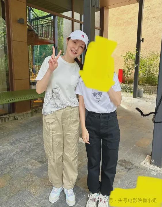 54岁万绮雯，低调复出！甄子丹曾下跪求爱亲吻，背上抛妻弃子骂名