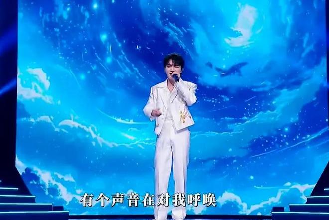 湾区晚会近百万明星亮相！造型一个比一个认真，单依纯高定抢镜