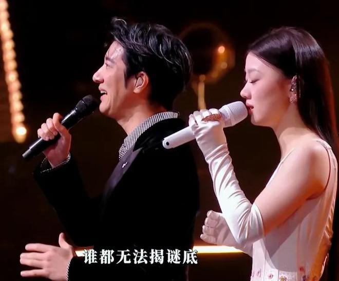 湾区晚会近百万明星亮相！造型一个比一个认真，单依纯高定抢镜