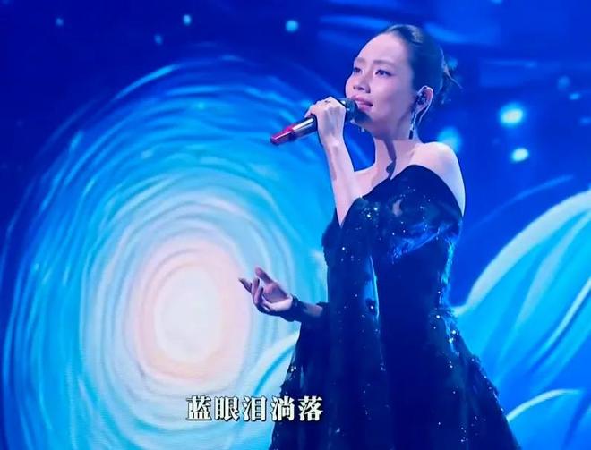 湾区晚会近百万明星亮相！造型一个比一个认真，单依纯高定抢镜