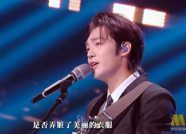 大湾区晚会太混乱！跑调抢拍忘词破音全占了，合唱几乎都翻车