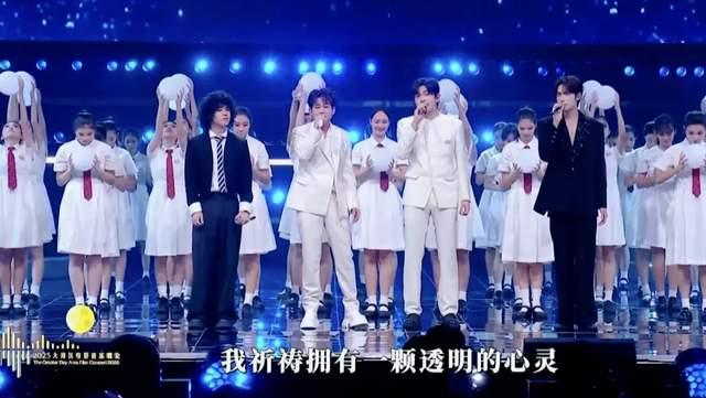 大湾区晚会太混乱！跑调抢拍忘词破音全占了，合唱几乎都翻车