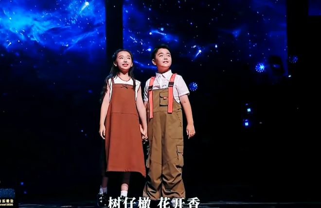 湾区晚会名场面：小沈阳和女儿同框，肖战台下合照，歌手真唱翻车