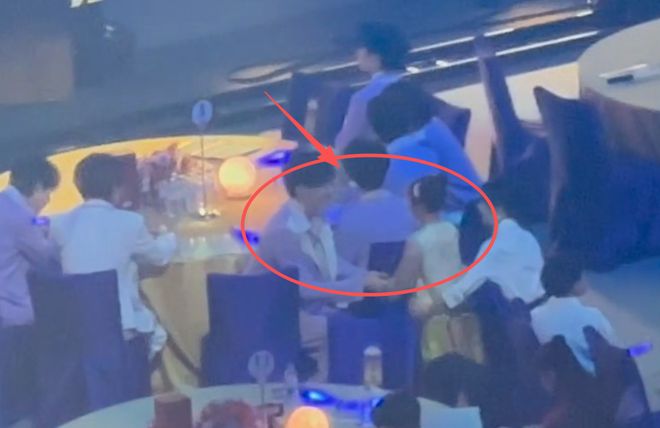 湾区晚会名场面：小沈阳和女儿同框，肖战台下合照，歌手真唱翻车