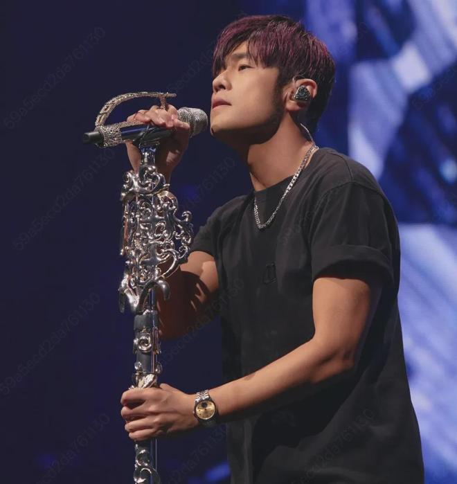 周杰伦热捧韩星挨骂！感激对方弹奏自己音乐，网友炮轰忘本哈韩