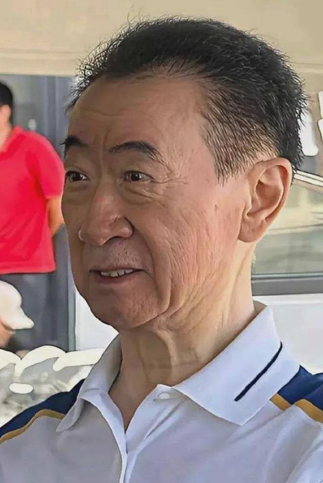王思聪大骂某网红包养一周20万，嘲讽其穿戴靠卖，对方道歉又删除