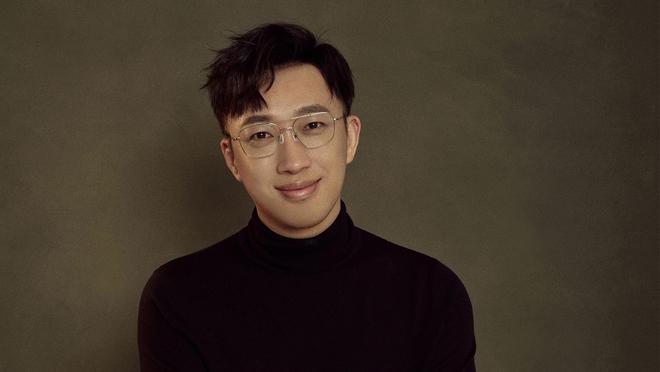 于正代孕风波越演越烈！狗仔公开内涵，同航班网友曝他大聊育儿经