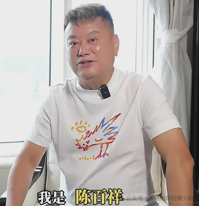 75岁谭咏麟私下视频流出，信息量大！陈百祥左拥右抱，衣服引热议
