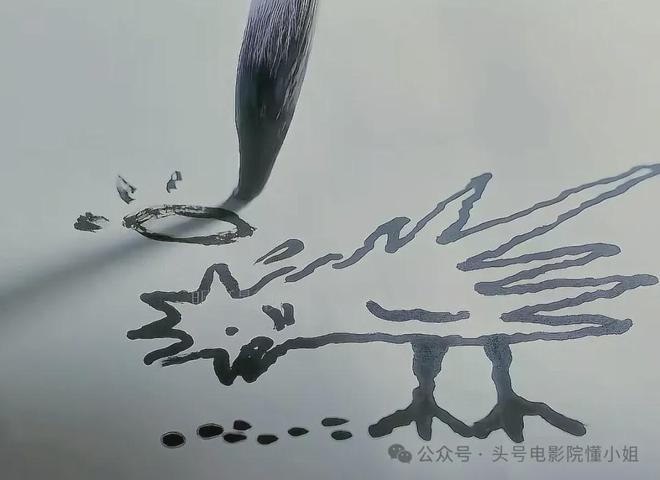 75岁谭咏麟私下视频流出，信息量大！陈百祥左拥右抱，衣服引热议