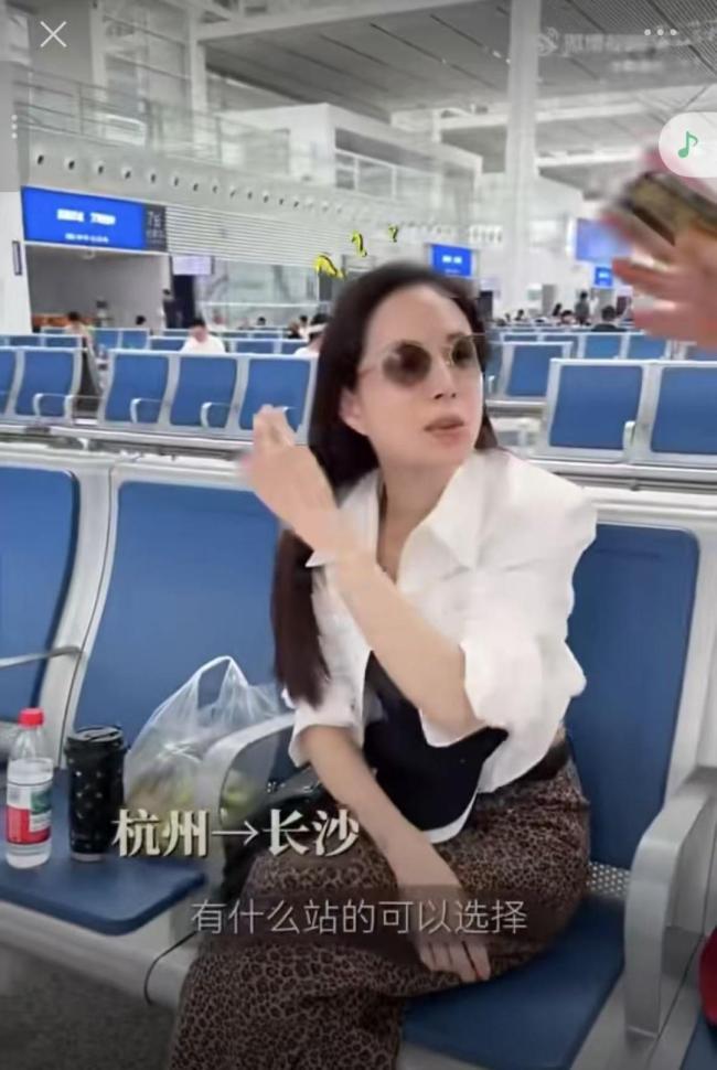 演员李若彤从浙江出发坐高铁：只能用“惊叹”来形容中国速度
