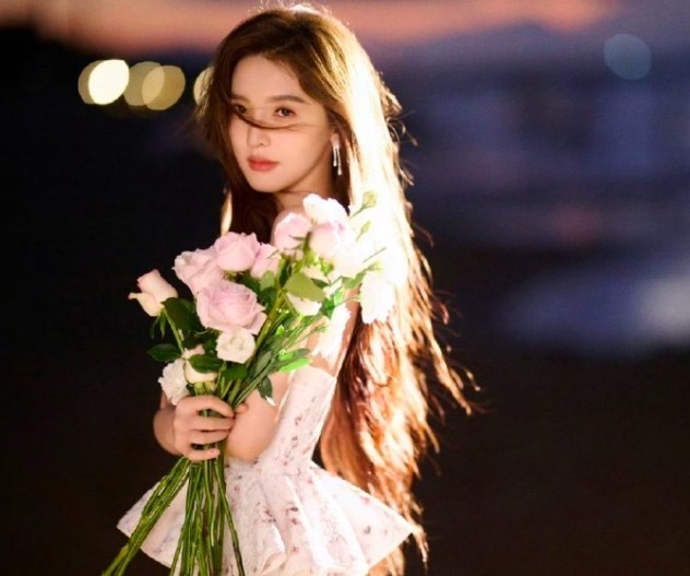 杨幂章若楠周雨彤同框 好养眼！