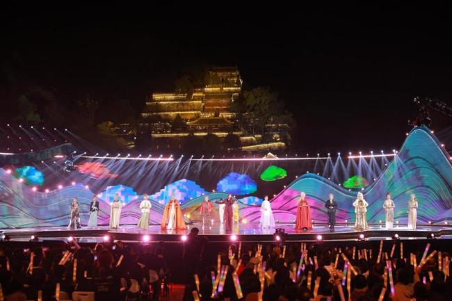 霞光映山河 银发绽芳华——2025重阳特别节目以群众为主角绘就银龄时代新图景