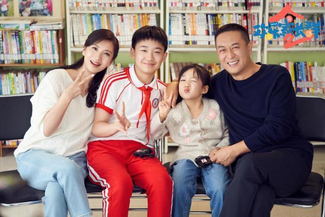 客厅喜剧成点播大户，《欢乐家长群》不卷流量卷质量 全龄共鸣的情感逻辑