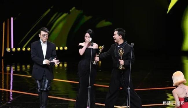 小S把大S骨灰做成了项链 姐姐永远相伴