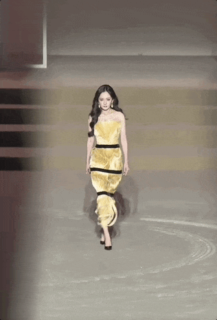 刘亦菲压轴艳压，为何话题却被“她”抢走？