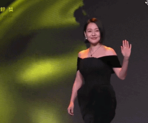 小S复出获奖细节：纹了大S名字还带了骨灰，唯独没感谢吴宗宪女儿