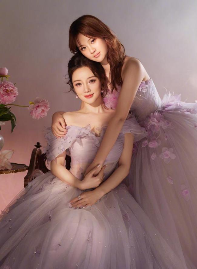 贾乃亮李小璐晒照为甜馨庆生 离婚不离爱的典范