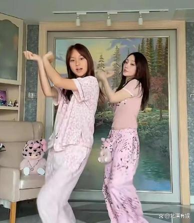 贾乃亮李小璐晒照为甜馨庆生 离婚不离爱的典范
