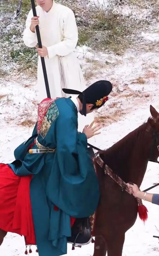 丁禹兮控停暴冲马匹 惊险瞬间引粉丝心疼