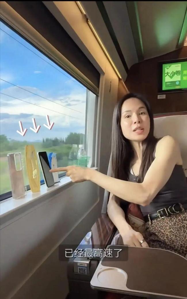 演员李若彤从浙江出发坐高铁：只能用“惊叹”来形容中国速度