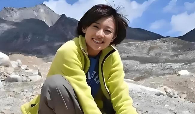 女主播正带货身后农户诡异融进辣椒里 仙女主持变身田间网红