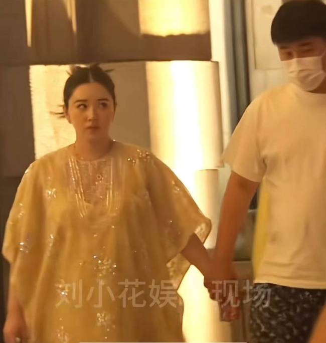 阚清子分享孕晚期吃奶皮子糖葫芦 幸福写在脸上