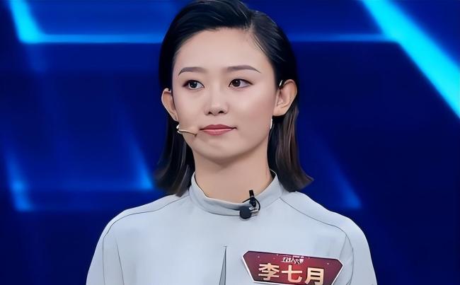女主播正带货身后农户诡异融进辣椒里 仙女主持变身田间网红