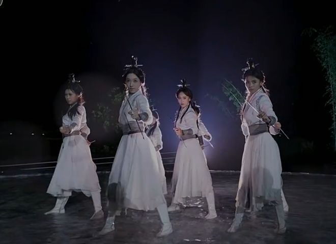 央视秋晚收视率破7！谢娜表演观众直接转台，明星对嘴假唱遭吐槽