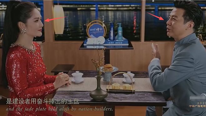 谢娜首次主持央视秋晚，离了何炅没人托底，录播也要依赖提词机