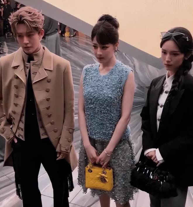 女星周也翻车！疑向热巴翻白眼，表情多次不耐烦，还给素人甩脸色