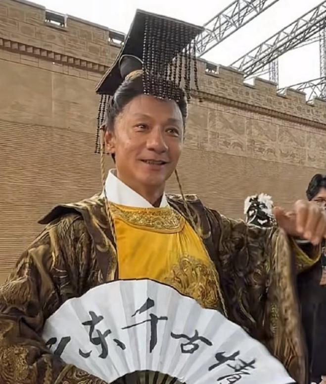 65岁林俊贤堪称港版李亚鹏：本可靠脸吃饭非去经商，好在女儿争气
