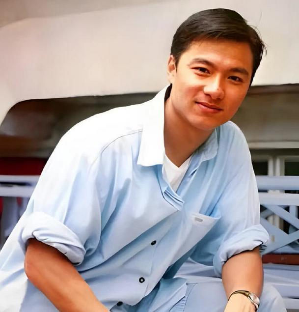 65岁林俊贤堪称港版李亚鹏：本可靠脸吃饭非去经商，好在女儿争气