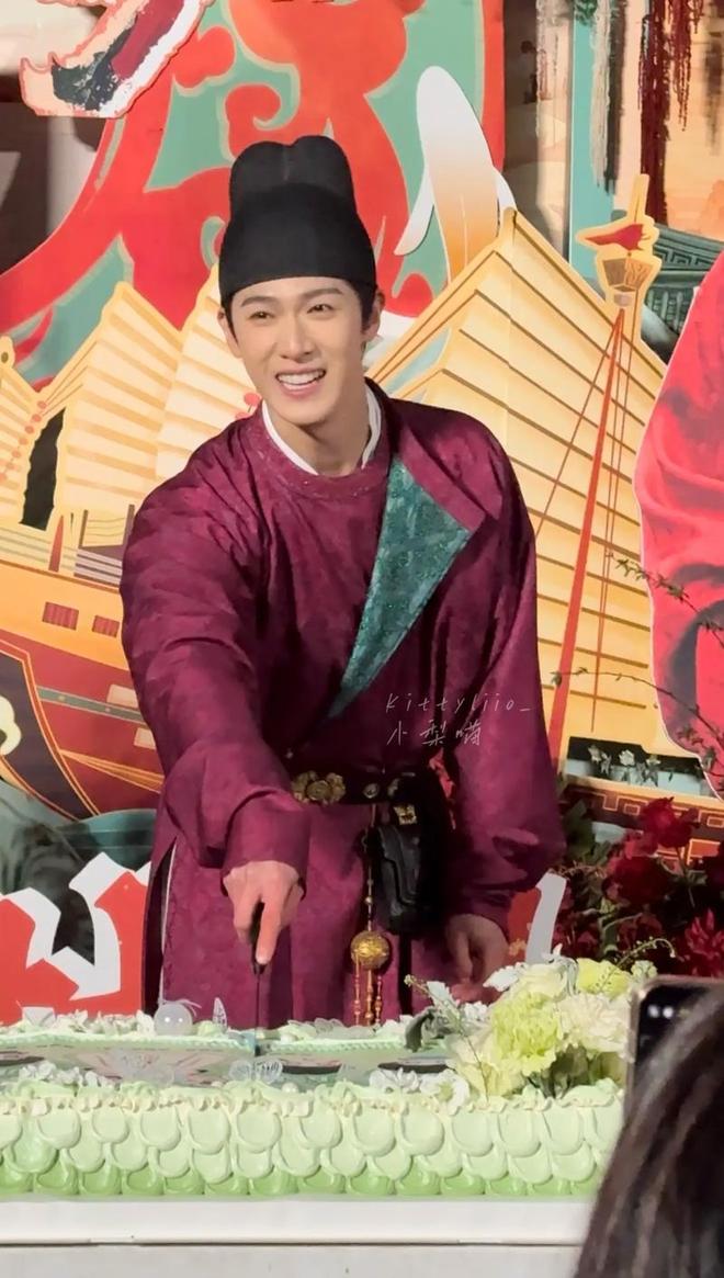 一家五口穿越唐朝开饭馆，李昀锐颜值封神，新型电子榨菜上线