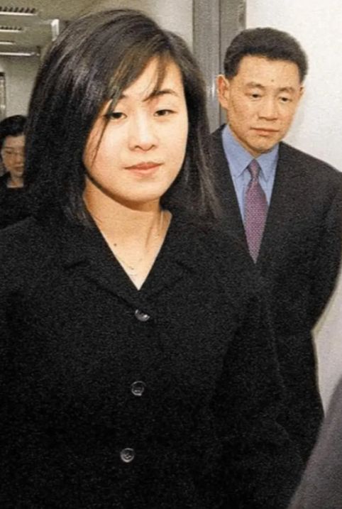 中国第一“女星收割机”！泡28位超美女星，花3亿换肾，最后娶了平平无奇的她...