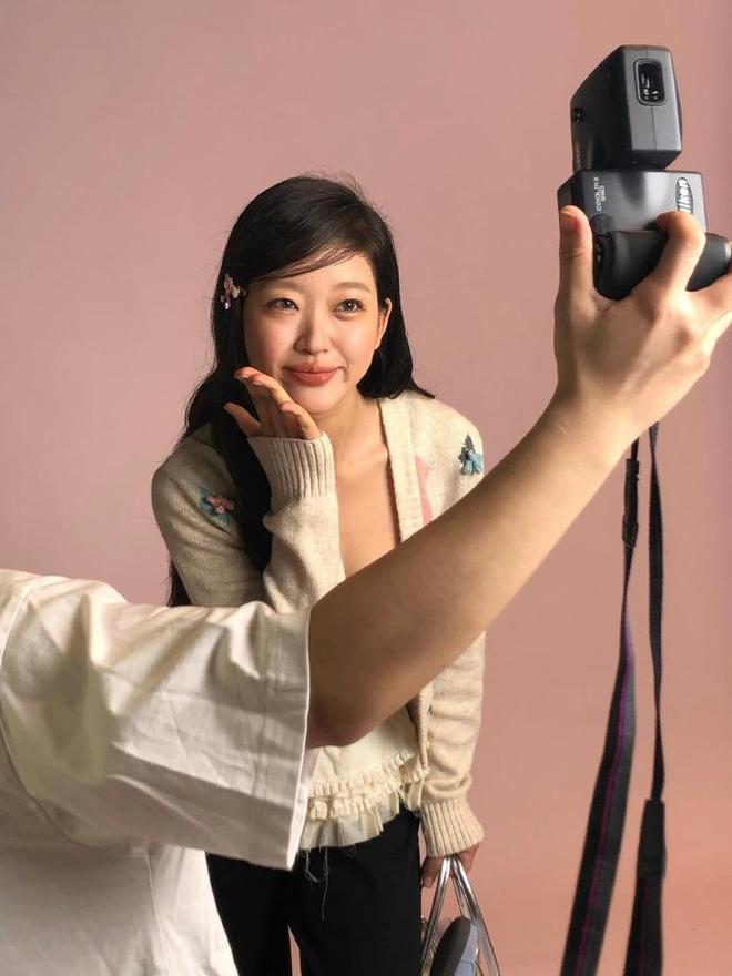 田栩宁疑被拍到和女生牵手，滕泽文发文“天亮了”，几个意思？